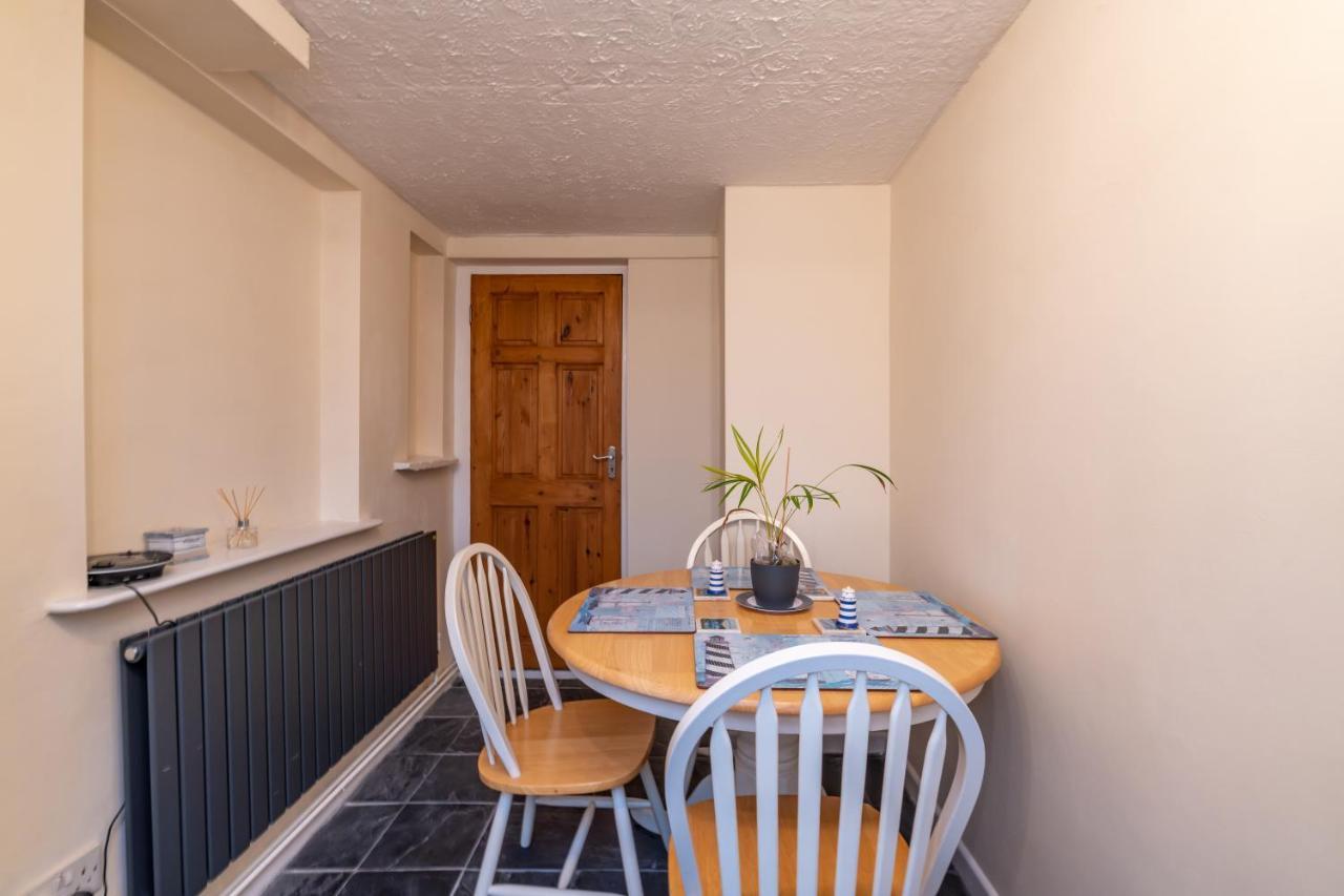 Apartamento Looe Self Catering Exterior foto