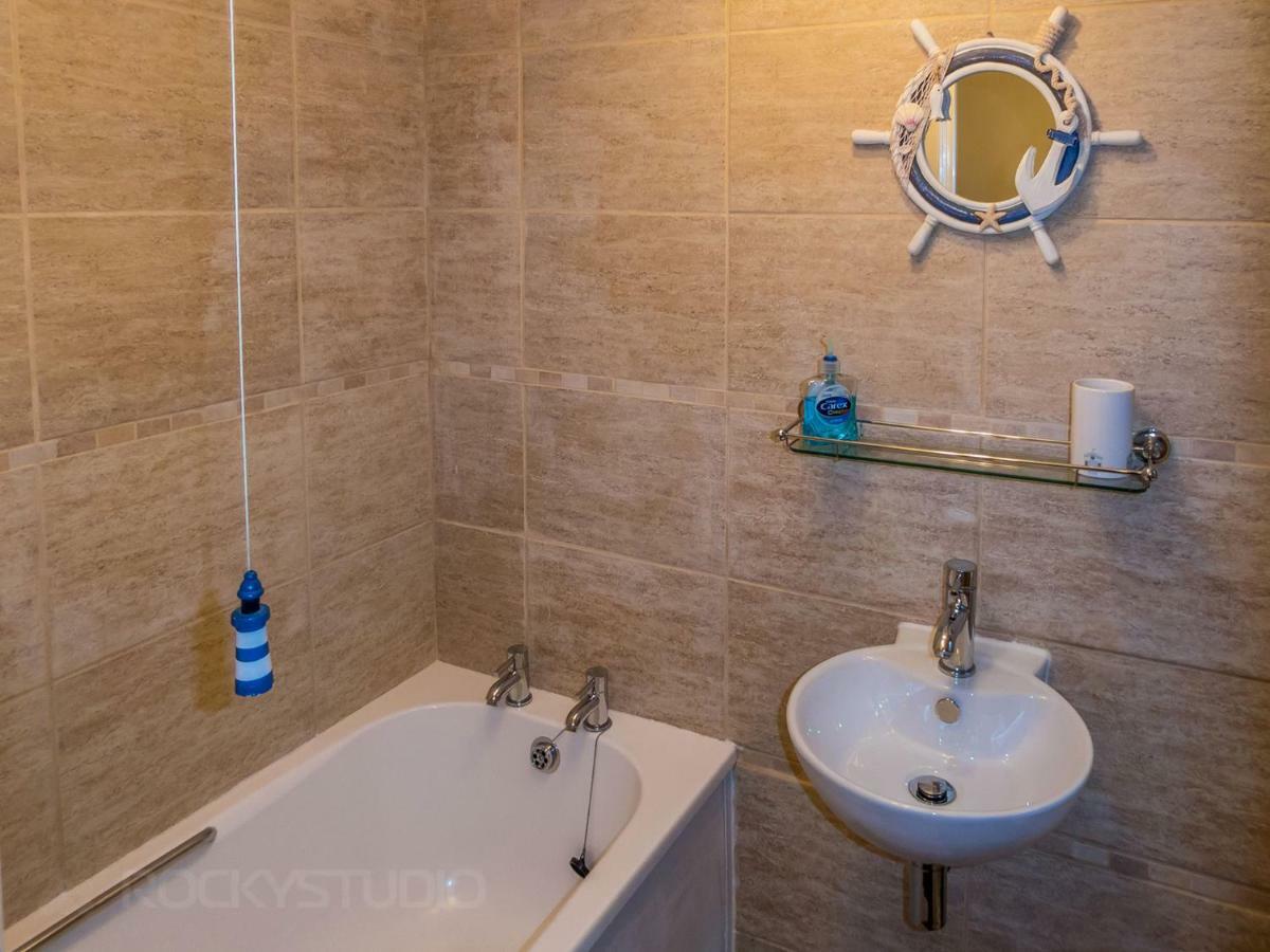 Apartamento Looe Self Catering Exterior foto